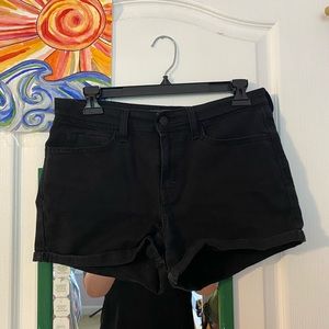 Levi’s Black High-Rise Short Size 7